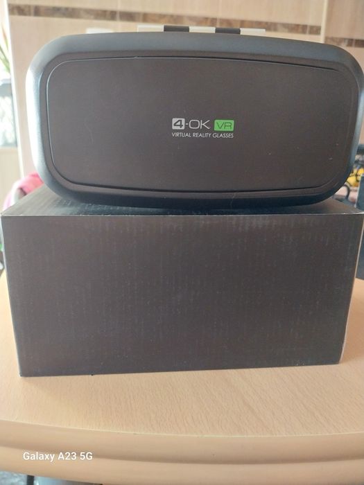 Virtual reality glasses