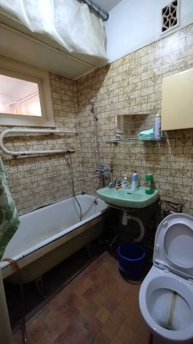 Продаж в зв'яку з переїздом, 2-кв вул. Глебова,  45м2, 5/5 кирп. житловий стан