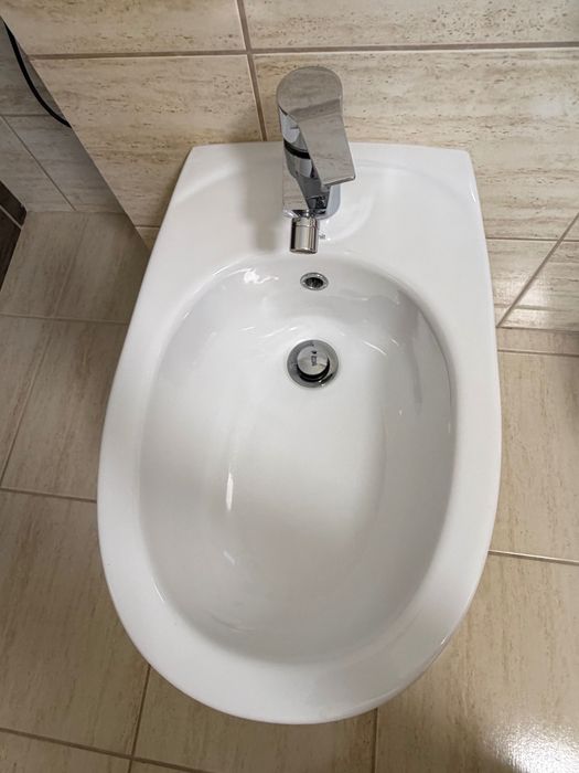 Bidet podtynkowy wraz ze stelażem