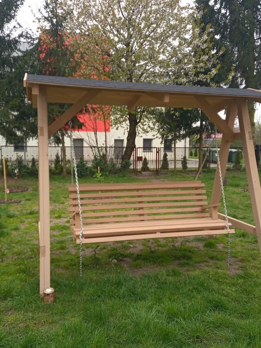 Huśtawka ogrodowa drewniana