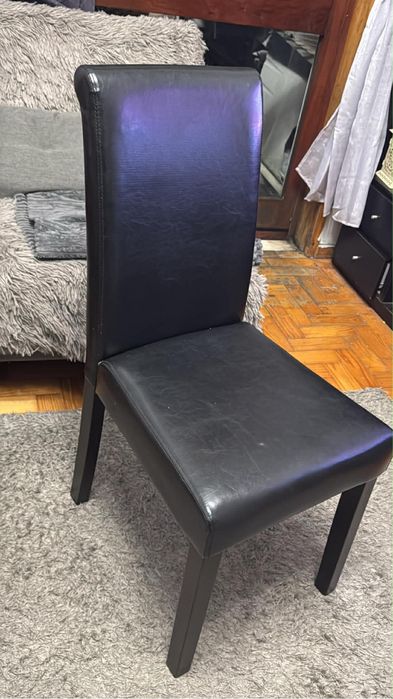 Cadeiras pele pretas