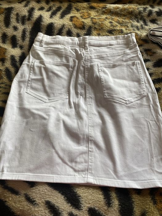 Юбка жіноча біла