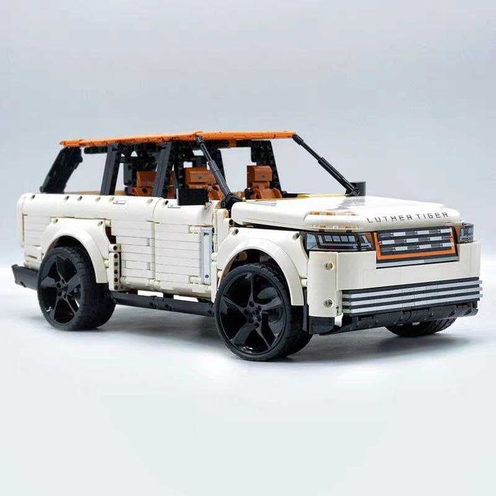 Конструктор Technic Land Rover. Масштаб 1:8. 3180 деталей.