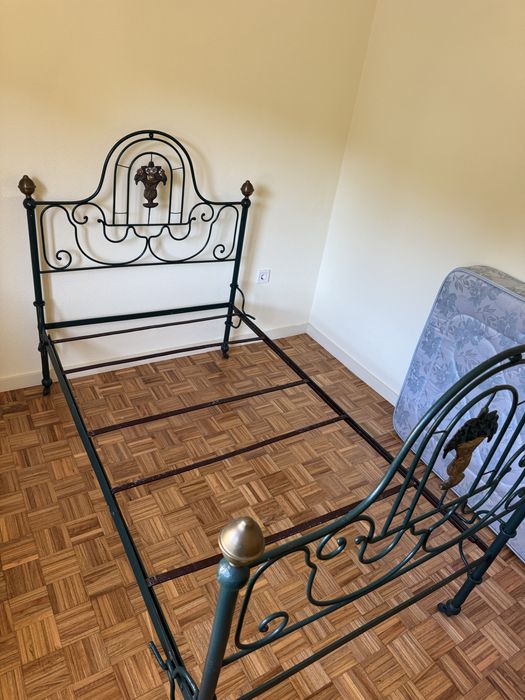 Cama solteiro ferro