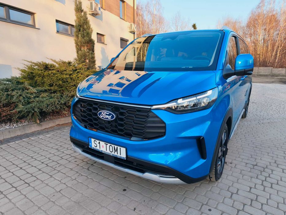 4×4  Ford Tourneo Custon Actiw 8 Miejsc  Konfort i Styl Podróży