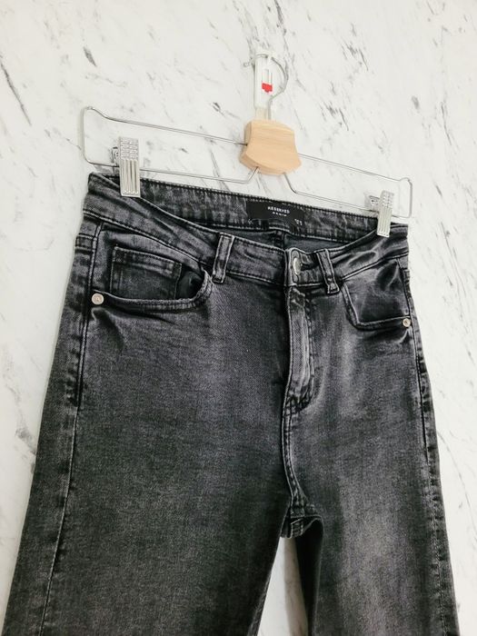 Spodnie jeansy 36 S slim fit z dżetami perły
