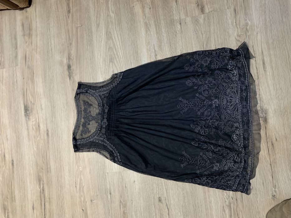 Літні плаття для дорослих і малечі.