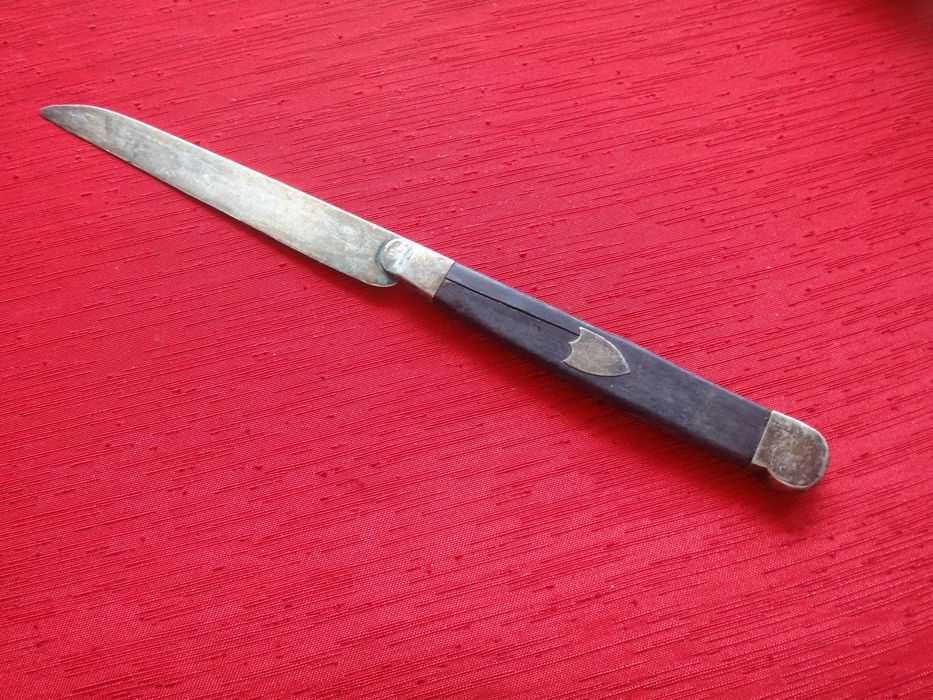 Srebrny       nożyk