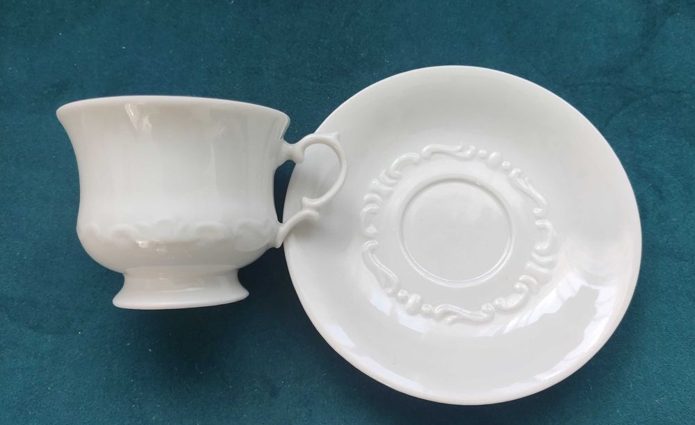 Stare, eleganckie filiżanki Ćmielów