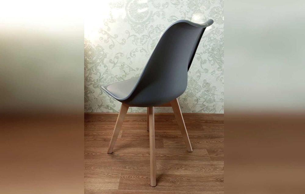 Стул серый кухонный на деревянных ножках / Крісло кухонне, стілець