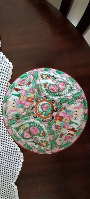 Prato raso porcelana Macau"Medalhão Rosa"