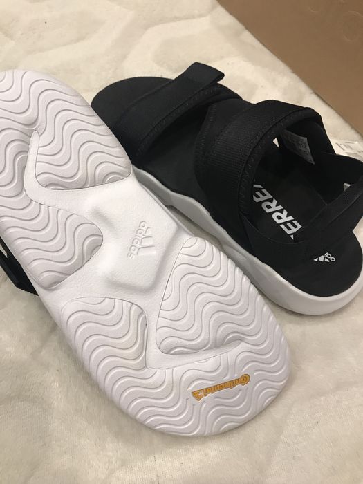 Продам жіночі спортивні босоніжки ADIDAS