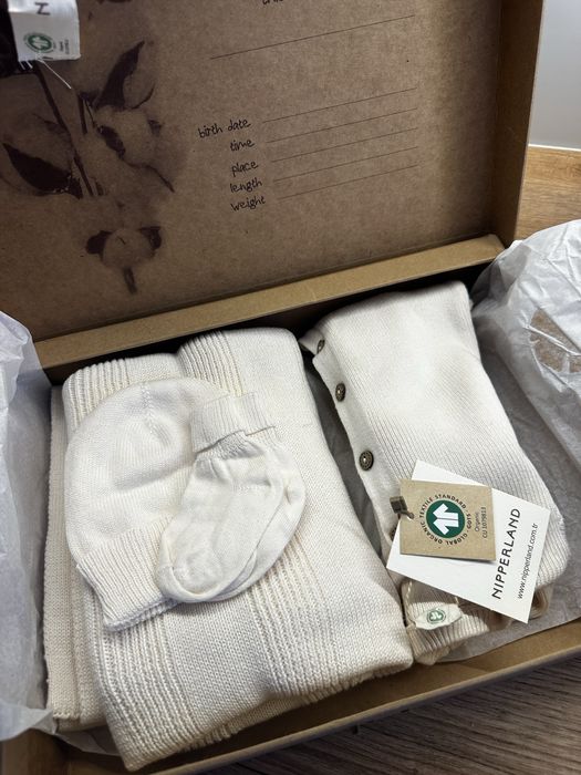 Набір для немовлят (ромпер, шапочка, шкарпетки, плед)