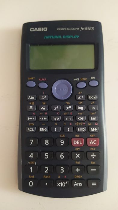 Інженерний калькулятор є моделлю Casio fx-83ES.