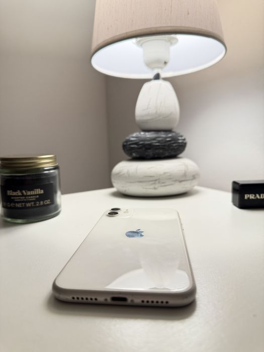 iphone 11 com  carregador