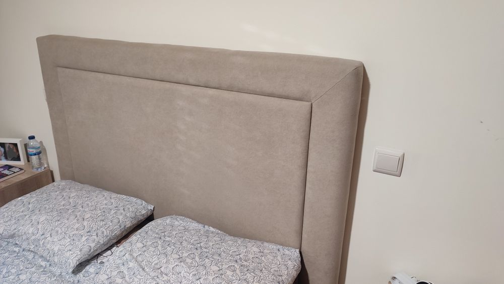 Cama de casal beige