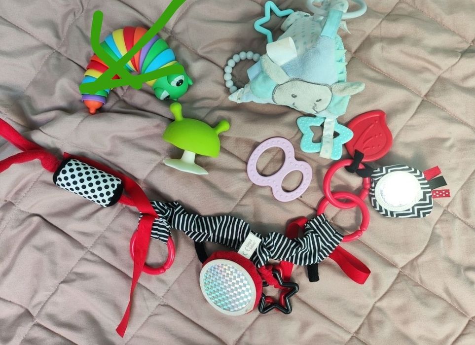 Zestaw zabawek sensorycznych kontrastowych dla niemowlaka