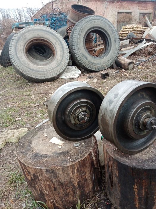 Опорні роліки, валики на автобетонозмішувача.