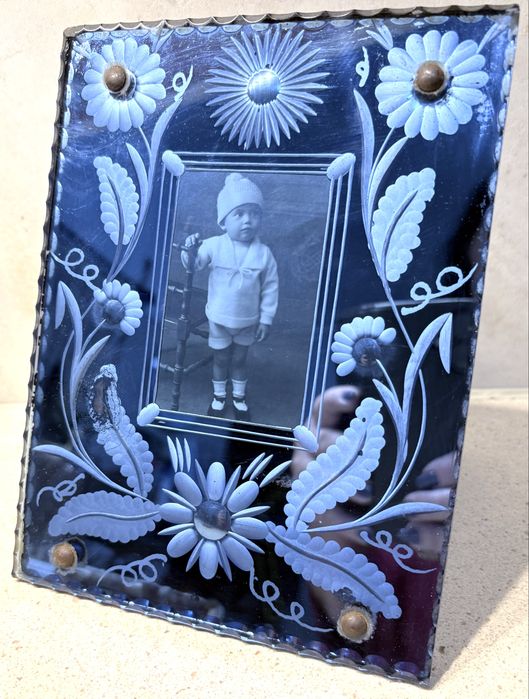 Rara e muito linda antiga moldura estilo veneziana em vidro gravado azul