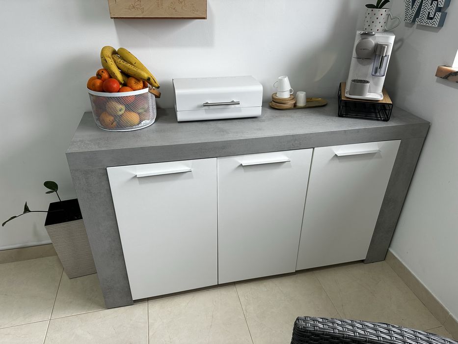 Aparador  em excelente estado, branco e cinza