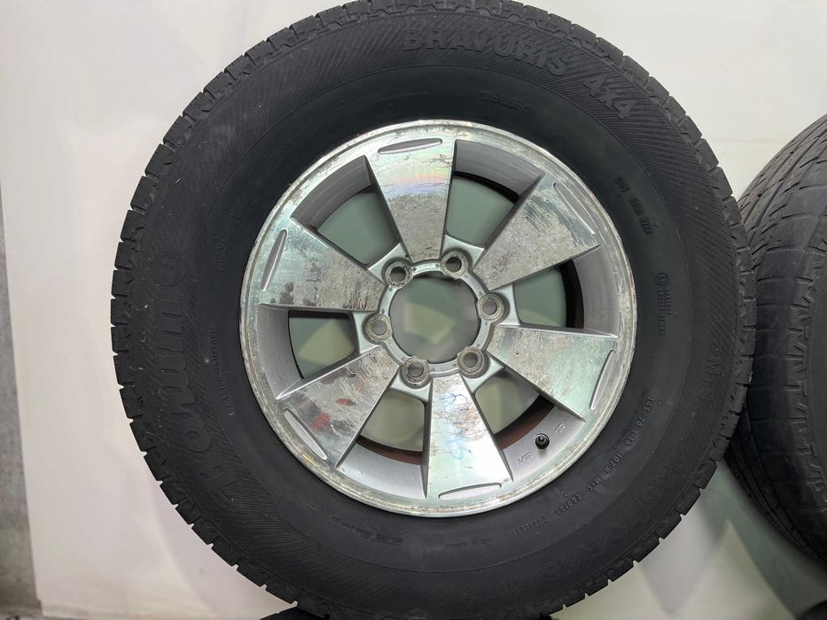 Jantes 16 com pneus Mitsubishi Pajero (Furação 6x139.7)