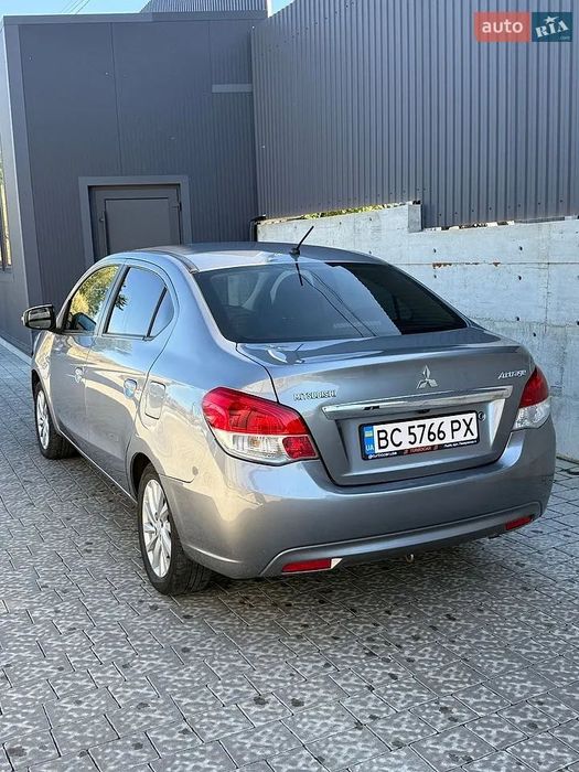 mitsubishi attrage 2015