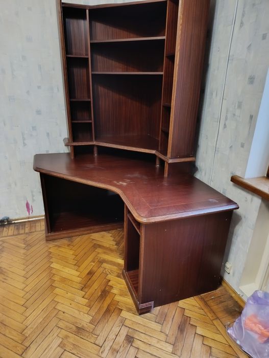 Продам стол компьютерный угловой