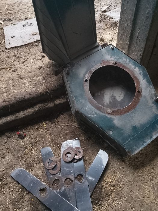 Зернодробилка з ножами