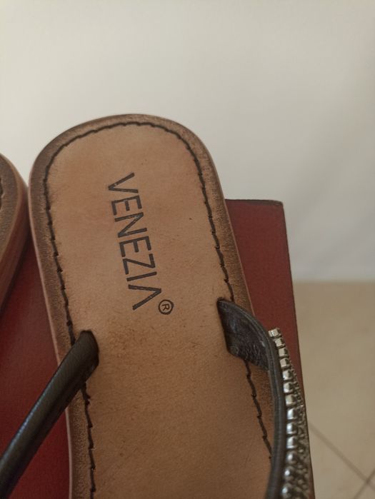 Klapki skórzane damskie