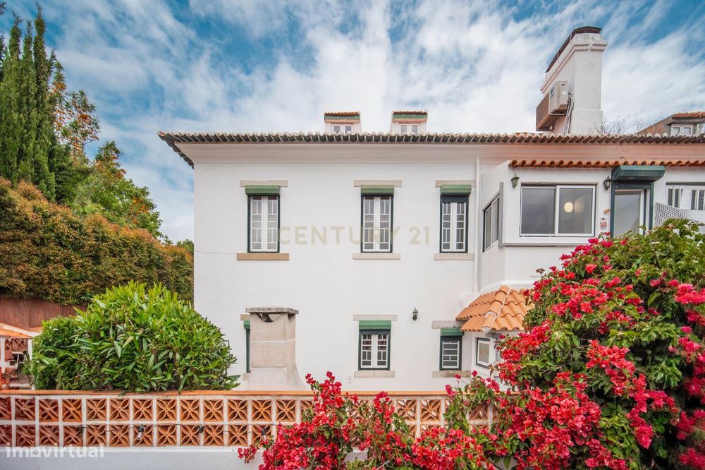 T4 Apartment with Terrace and Private Garden in the Center of Cascais