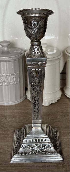 Świecznik posrebrzany w stylu neoklasycznym