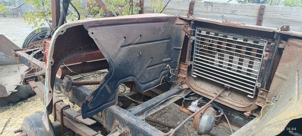 Решітка крила газ 52