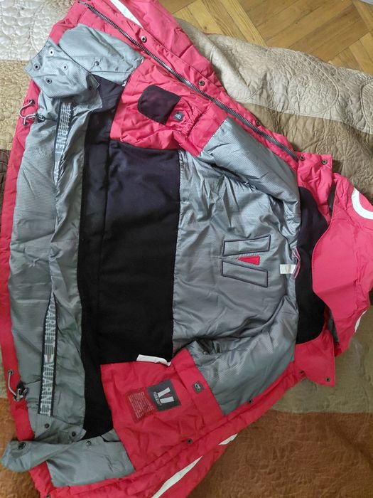 Лижна куртка. Розмір М. Недорого)
