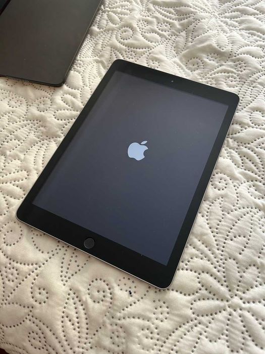 iPad 5ª Geração 9.7'' - Prateado | Wi-Fi | 32GB