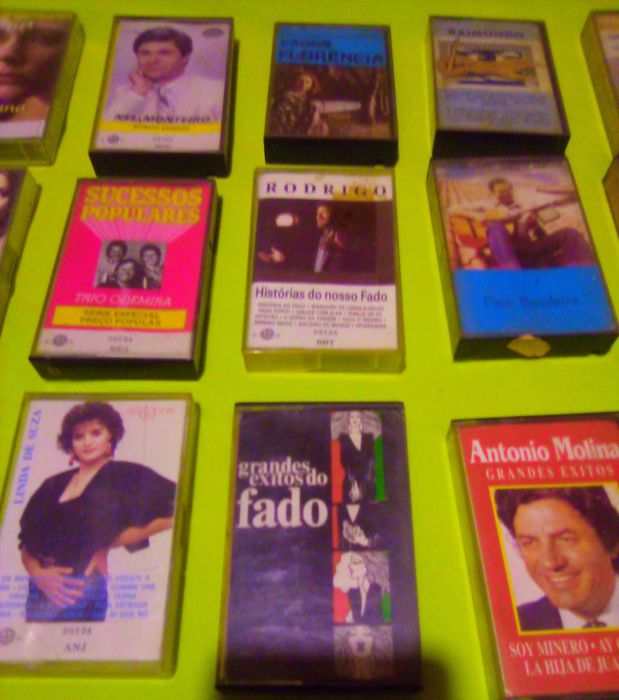 casetes de musicas variadas antigas nacionais e estrangeiras