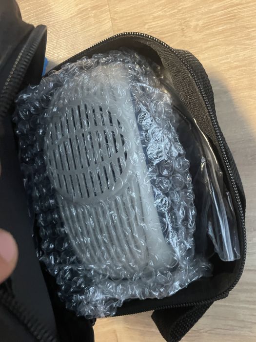 Microfone portatil headset com amplificador de cintura.