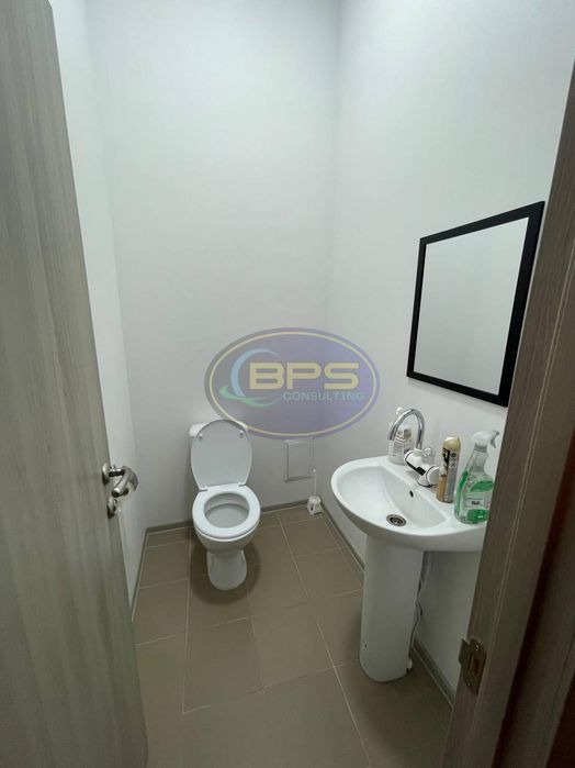 Фасадне приміщення 115 м² біля Старобазарного скверу