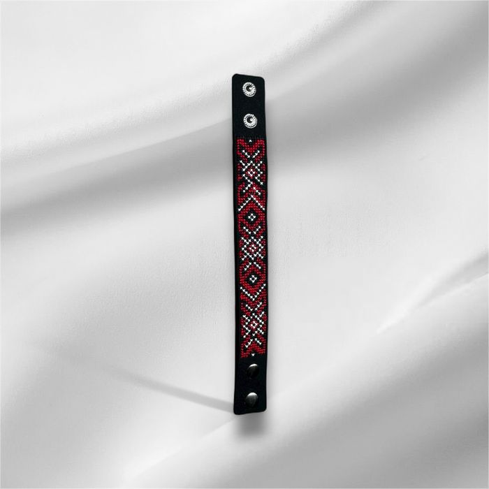 Браслет в украінському стилі вишивка нитками