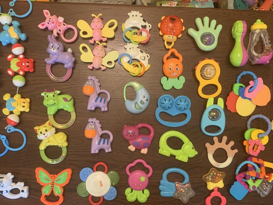 Погримушки, іграшки для немовлят