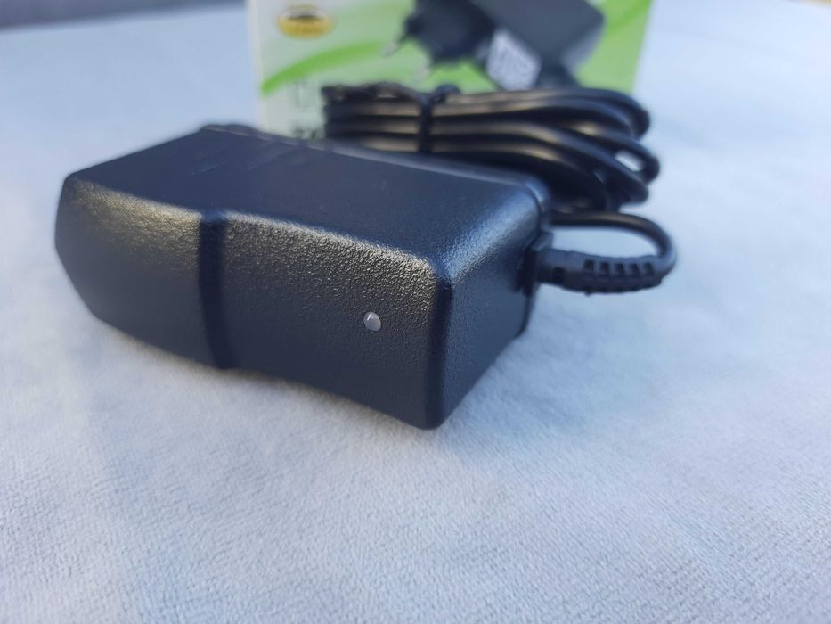 Адаптер Sertec ST-T4/9V*2000mA (18 Ватт) на планшеты