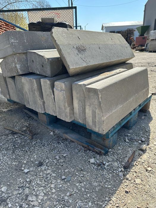 Materiały betonowe z rozbiórki – kostka, krawężniki, pokrywy, obrzeża,