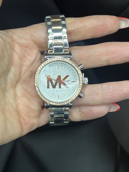 Продам часы michael kors