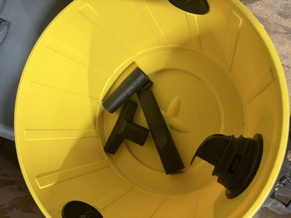 Продам миючий пилосос, екстрактор Karcher SE 4001 / SE 4002