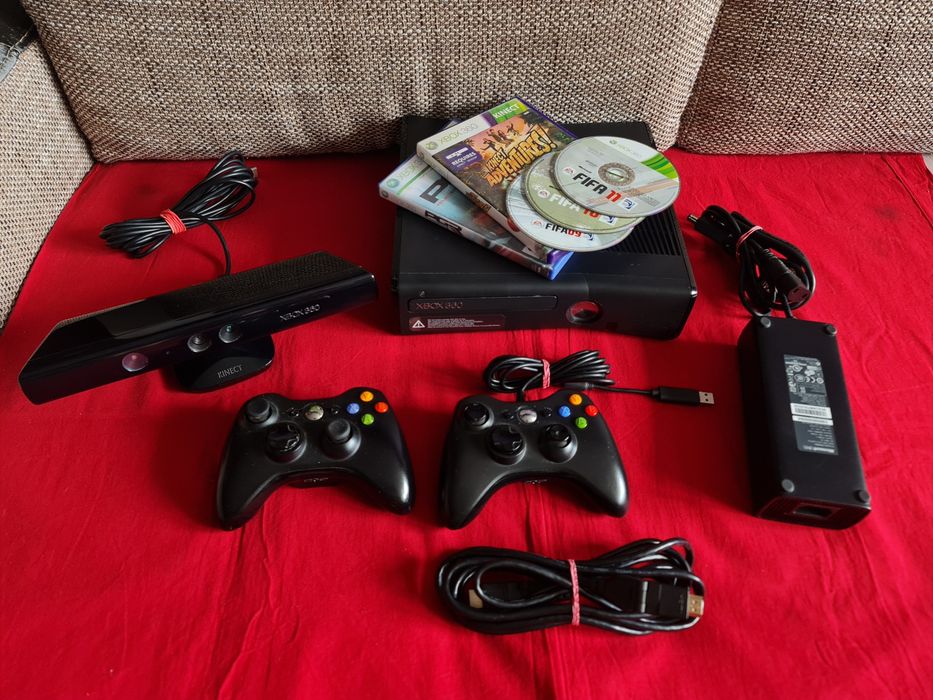 konsola Xbox 360S 250GB + kinect + pad i gry