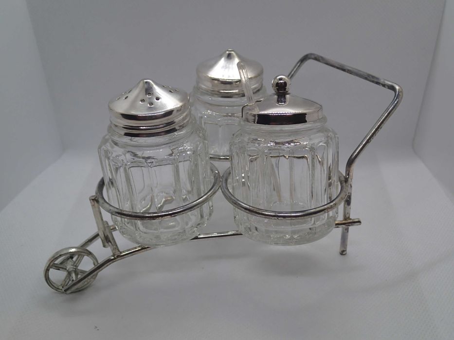 Saleiro, Pimenteiro e molheira antiga