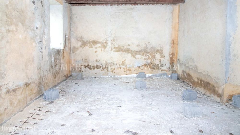 Moradia com elevado potencial no centro de Avanca