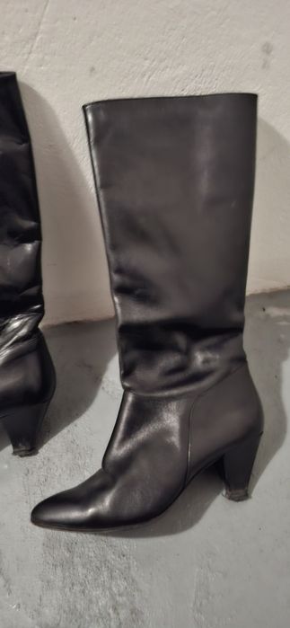 Botas pretas em pele cano alto Tam38