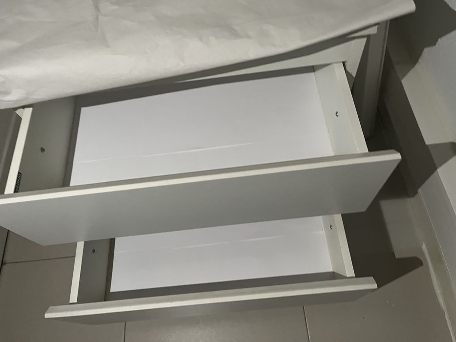 Mesas / moveis branco cada 25