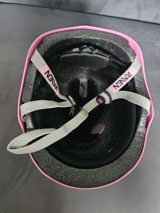 Kask dziewczęcy.