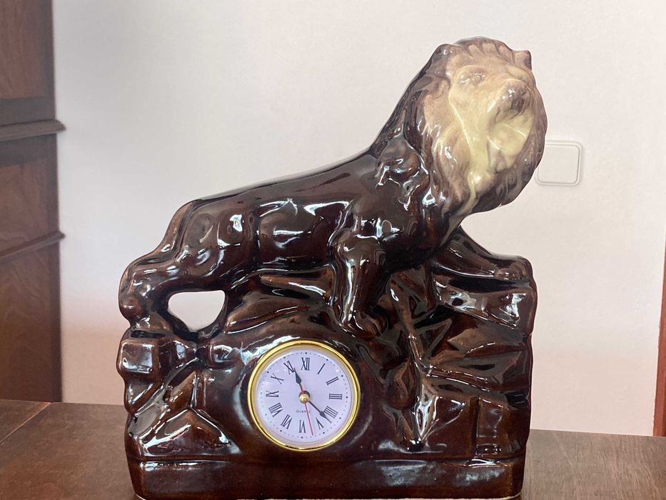Relógio de mesa em ceramica alemã (anos 50)